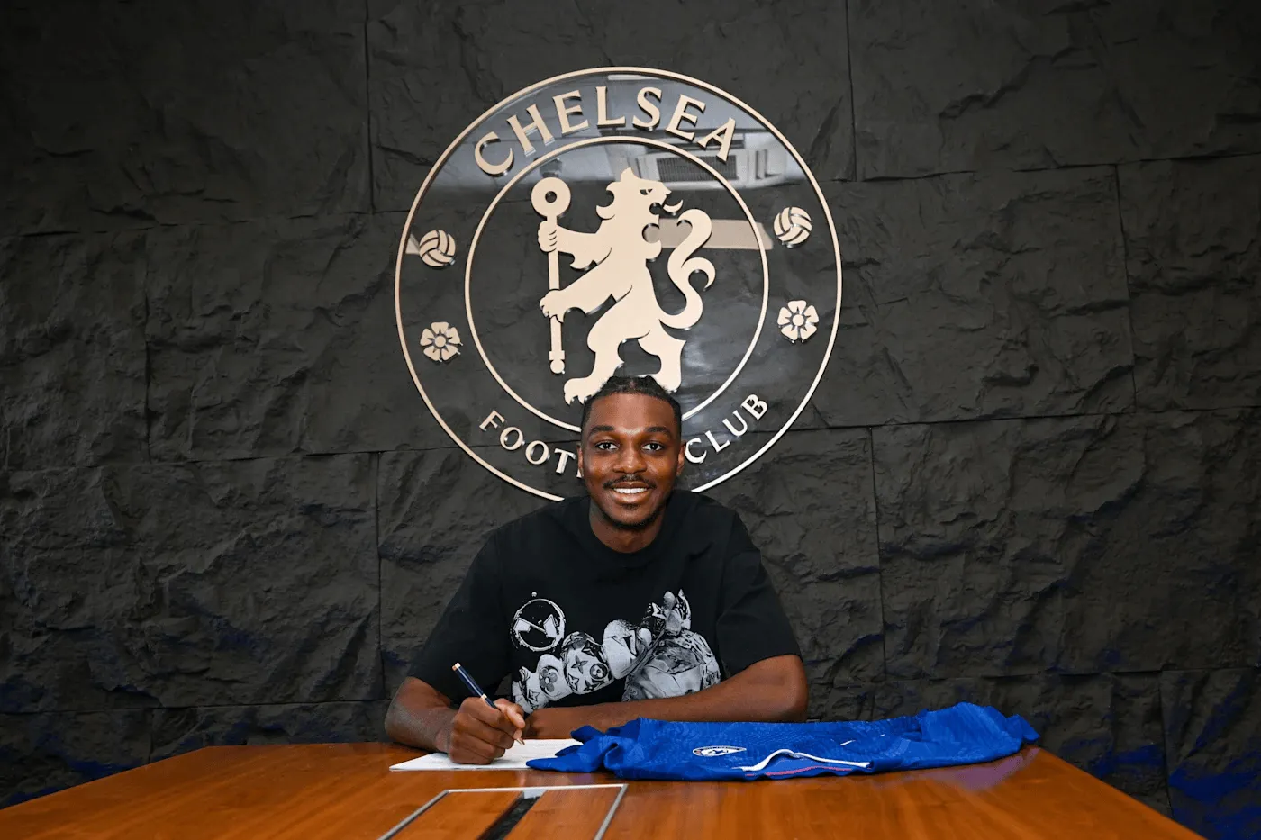 JJB jjb Jingjibao 竞技宝 电竞赛事 体育赛事 体育 电竞-官方：切尔西与20岁后场多面手凯登-威尔逊续约至2030年